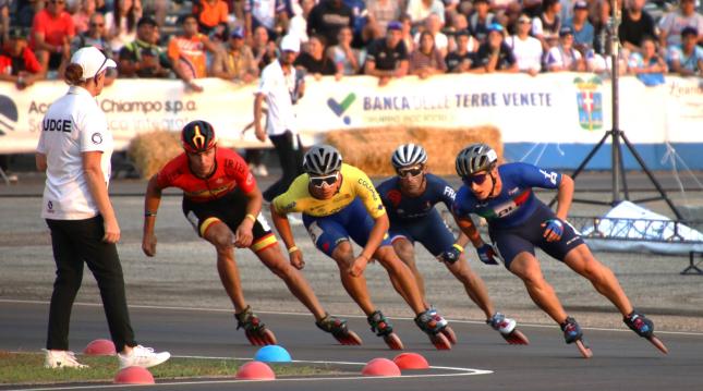 El patinador navarro Daniel Milagros, plata mundial
